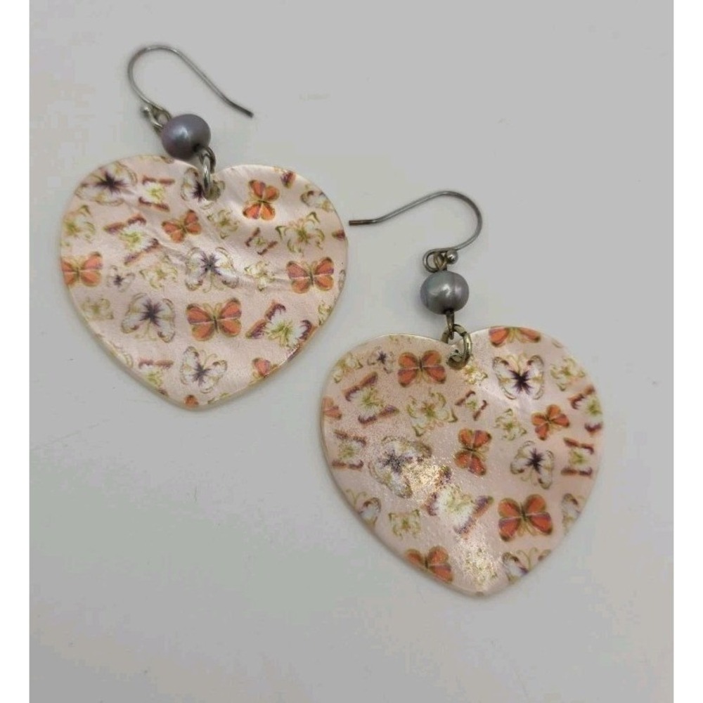 Vintage Heart Shaped Mother Of Pearl Shell Dangle Earrings Butterfly Pattern - Picture 9 of 13
